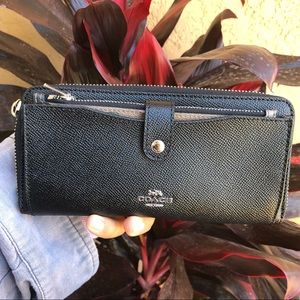 ⚡️FLASH SALE⚡️ 🎁Coach Woman Wallet🎁